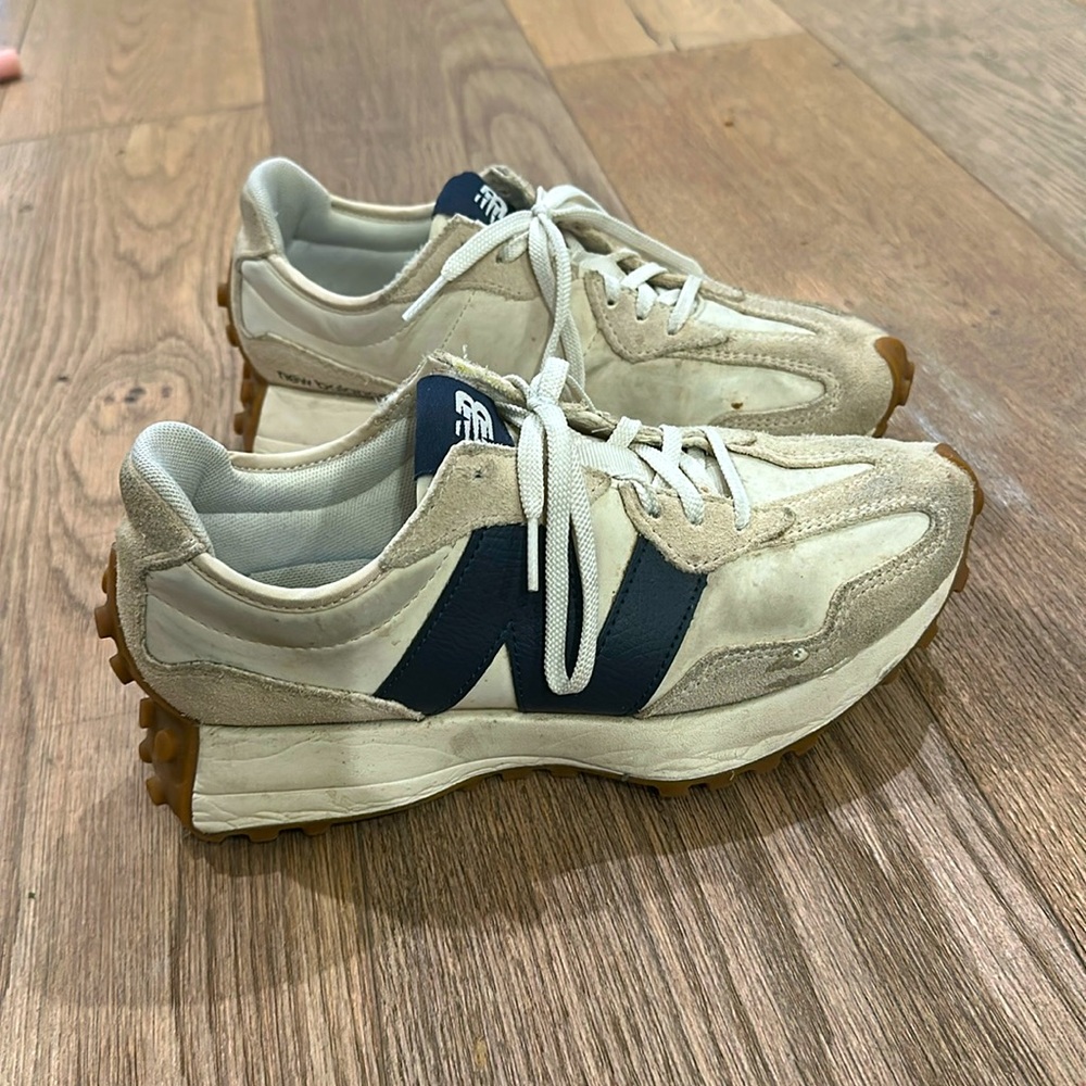 New Balance 327 Sneakers